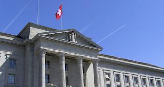 Das Bundesgericht hat die teilbedingte Freiheitsstrafe von 30 Monaten f&uuml;r einen voyeuristischen Ex-Lehrer aus dem Kanton Z&uuml;rich best&auml;tigt.