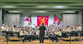 Weihnachtlich. Die MG &laquo;Matterhorn&raquo; unter der Leitung von Klaus Zahn spielt am Weihnachtskonzert besinnliche Musik. 