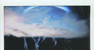 Spielerisch. &laquo;Ich will mit der Realit&auml;t spielen, sie zerst&ouml;ren&raquo;, sagt Knizova. 