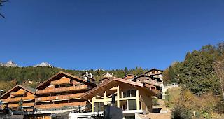 293 Ab&auml;nderungsantr&auml;ge. Am heftigsten fallen die kritischen Voten seitens der SVP, aber auch seitens der CVPO aus. Mit 100 Ja gegen 13 Nein und einer Enthaltung.