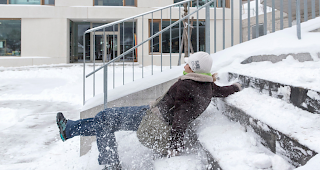 Bei Eis- und Schneegl&auml;tte verzeichnen die Unfallversicherer pro Tag bis zu 2000 Sturzunf&auml;lle.