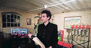 Exklusiv. Zauberer Lionel Dellberg bei seinem Auftritt in einem privaten Biermuseum.    