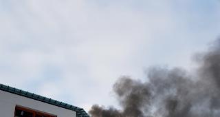 Rauch &uuml;ber dem Sittener Spital. Beim Vorfall wurde niemand verletzt.