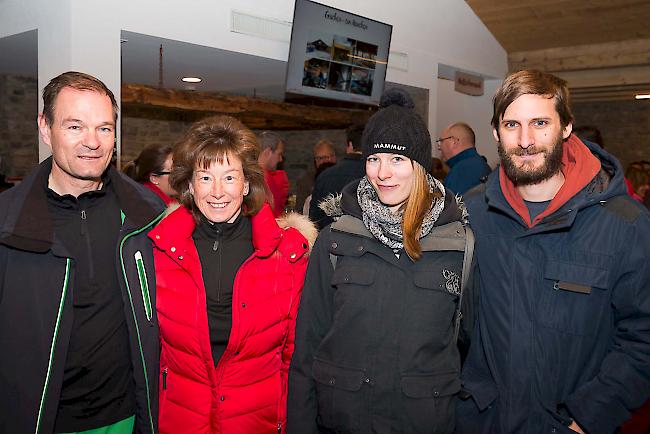 Kurt (53), Beatrice (49) und Mariella Ruppen (22) und Sandro Venetz (26), alle aus Grächen.