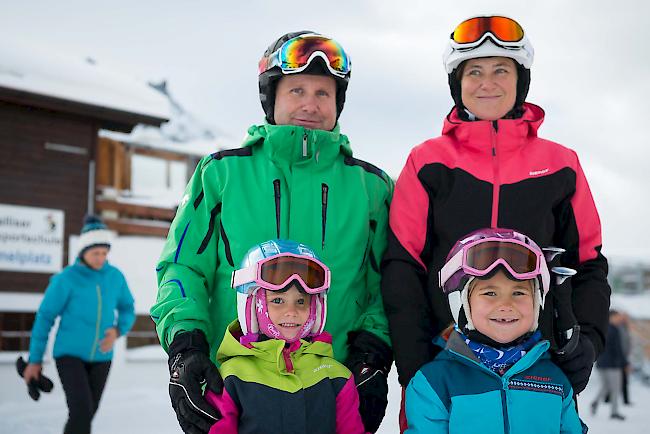 Manolito (44), Patricia (42), Emilie (8) und Veronique Williner (5), alle vier aus Grächen.