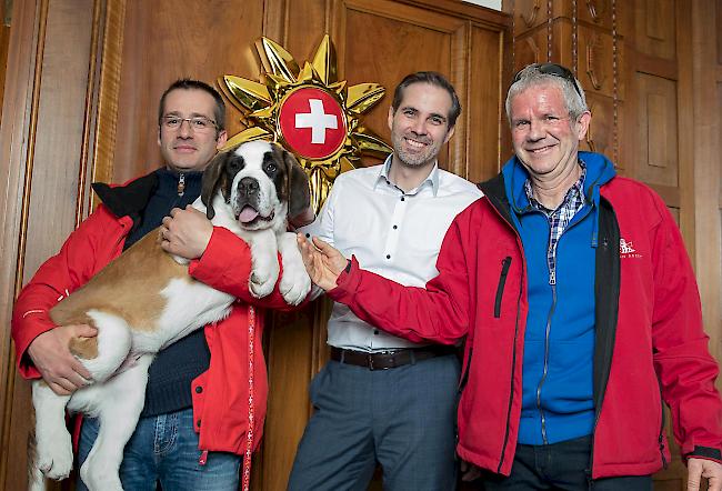 Zuchtverantwortlicher Manuel Gaillard, Martin Nydegger, Schweiz-Tourismus-Direktor und Claudio Rossetti, Geschäftsführer der Fondation Barry (von links).