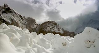 Zwei Skifahrer sind am Samstag bei einem Lawinenabgang auf der italienischen Seite des Mont Blanc ums Leben gekommen.(Archivbild)