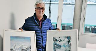 Winterlich. Marcel Hischier mit zwei &laquo;Winter-Bildern&raquo;, die er in der Burgerstube Guttet ausstellen wird. 