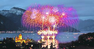 Schloss Spiez. Das Pyrotechniker-Team der Explosifs in Gamsen sorgt jedes Jahr auch am Seenachtsfest am Thunersee f&uuml;r eindr&uuml;ckliche Wow-Effekte. 