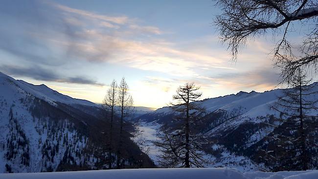 Zuoberst im Rhonetal. Im Wallis erreichten die Temperaturen nicht derart hohe Werte wie im Flachland. Nichtsdestotrotz zeigte sich das Wetter von seiner schönen Seite.