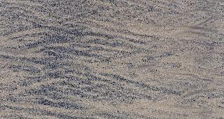 Naturlandschaften. Jean-Pierre Perren hat im vergangenen Herbst die fragile Maserung in lanzarotischen Sandstr&auml;nden in den Kamerafokus genommen.  