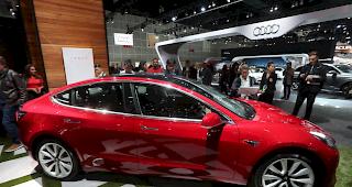 Verz&ouml;gerung beim Tesla 3. Mit diesem Wagen will Elon Musk die Massen erreichen.