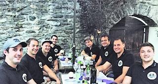 Regelm&auml;ssige Restaurantg&auml;nger. Einmal im Monat lassen sich die Mitglieder des Vereins der essenden M&auml;nner K&ouml;stlichkeiten aus der Region auftischen.  