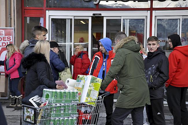 Nach dem Shoppen heisst es Ausspannen und Warten auf die Weiterfahrt.