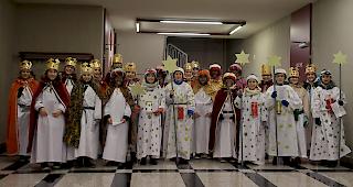 Die Schulkinder in Bitsch freuen sich, durch das Sternsingen einen Beitrag leisten zu k&ouml;nnen.