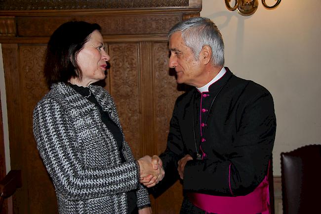 Staatsrätin Esther Waeber-Kalbermatten und Bischof Jean-Marie Lovey.