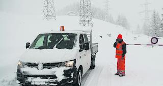 Nix geht mehr. Strassensperren aus Sicherheitsgr&uuml;nden machen Sinn.  