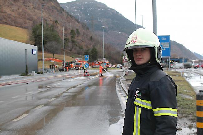 Jan Furger steht für die Feuerwehr im Einsatz, seine Familie musste ihr Haus ebenfalls verlassen.