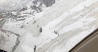 Zur besseren Wintersicherheit will die Gemeinde Zermatt unter anderem bei der Dorfausfahrt beim &laquo;L&uuml;egelti&raquo; eine Strassengalerie.