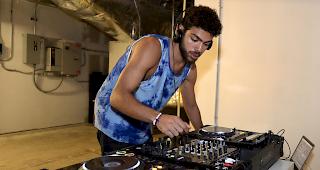 Beleidigung. Noah Becker wurde oft wegen seiner Hautfarbe angegangen.