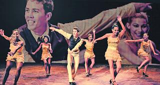 Tanzkunst. Szene aus &laquo;Don&rsquo;t stop the music&raquo;: K&ouml;nnerinnen und K&ouml;nner auf der B&uuml;hne. 