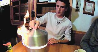 Spiel mit dem Feuer. Lionel in Aktion. 