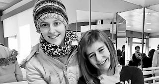 Check&uuml;bergabe. Anina Ruppen (links) und Monika Winter freuten sich &uuml;ber die grossz&uuml;gige Spende. 