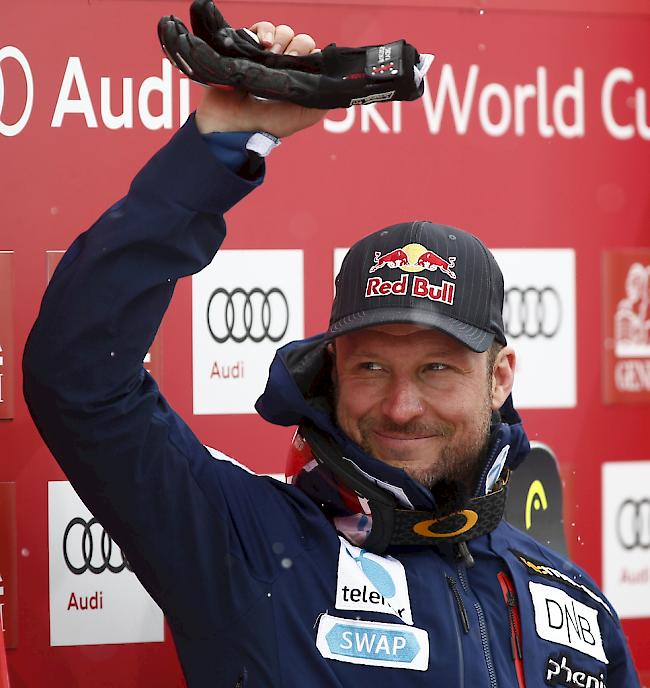 Svindal lächelnd nach dem Super-G