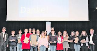 ...die Jungb&uuml;rger von Raron mit Gemeindepr&auml;sident Reinhard Imboden (links). 