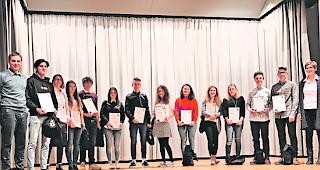 Jahrgang 2000. Die Jungb&uuml;rger von Salgesch mit Pr&auml;sident Gilles Florey (links)... 