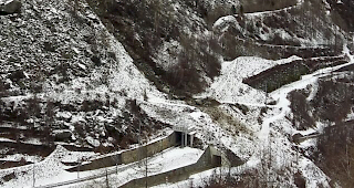 Eindr&uuml;cklich. Die Steinmassen donnerten &uuml;ber die Galerie der MGBahn.