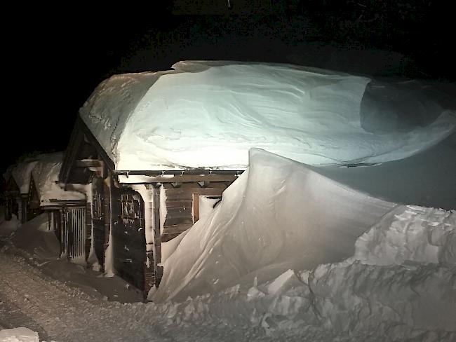 Im Lötschental türmen sich die Schneemassen.
