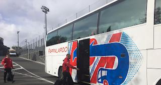 Salih Ucan (Links), Federico Dimarco und der FC Sitten verlassen ihr Camp in Catania.