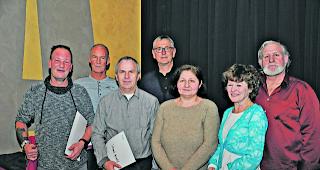 Die Jubilare. Von links: Peer Pianzola (35 Jahre), Daniel Kronig (35), Arnold Schmid (10), Thomas Rieder (45), Ranka Stanimirovic (10), Denise Abgottspon (10) und Kurt R&uuml;timann (15) freuten sich &uuml;ber die Anerkennung f&uuml;r ihre geleistete Arbeit. 