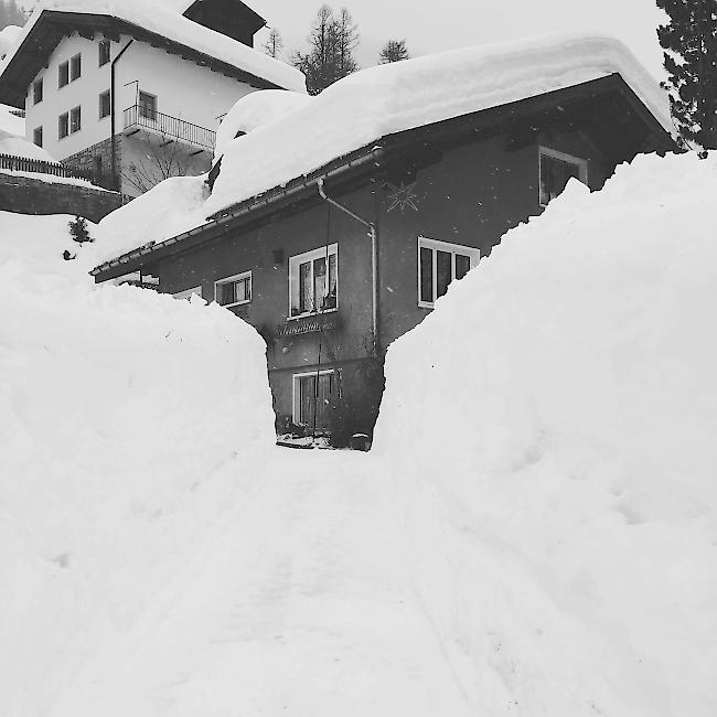 Die Schneemassen im Lötschental sind gewaltig.