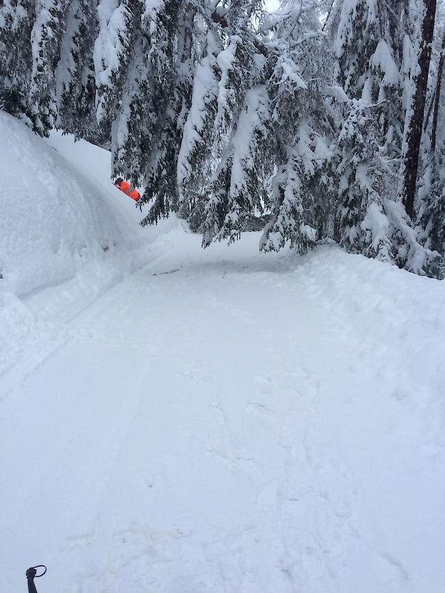 Kein Durchkommen auf der Strasse nach Bellwald.