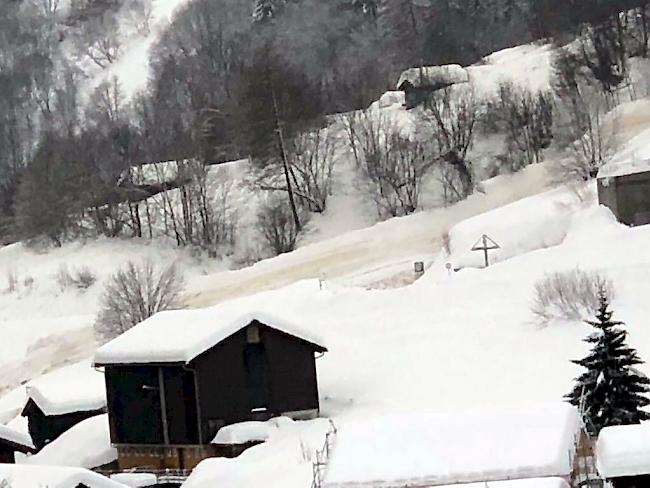 Ferden im Lötschental – im Hintergrund der Lawinenrücken der Dornbachlawine. 