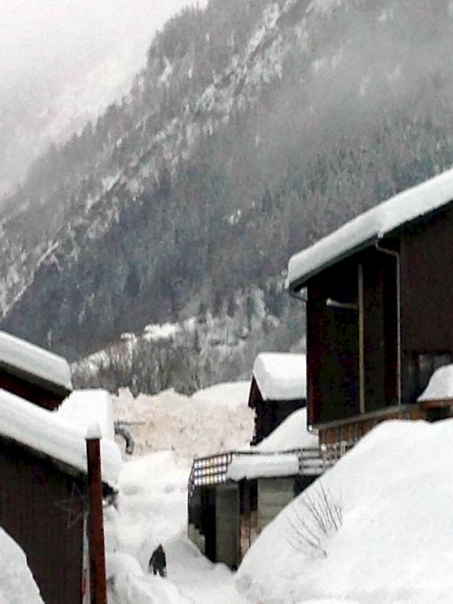 Ferden im Lötschental – im Hintergrund der Lawinenrücken der Dornbachlawine. 