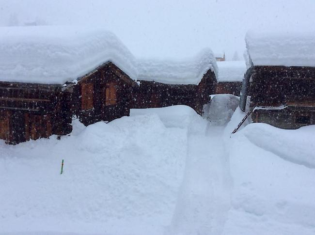 In Blatten im Lötschental türmt sich der Schnee. 