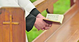 Weiterbeten. Die Piusbruderschaft verurteilt die Vergehen und bittet die Opfer um Vergebung. 