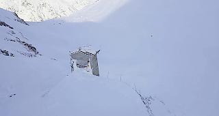 Die von einer Lawine zerst&ouml;rte Talstation des Sessellifts &laquo;Kumme&raquo; in Zermatt.