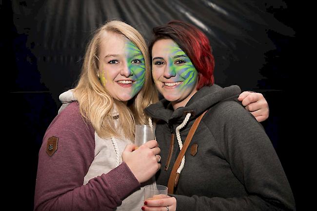 Seraina Collenberg (18), Leukerbad und Janine Köppel (18), Albinen.