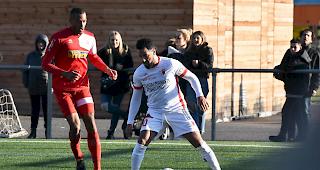 R&uuml;ckkehrer Carlitos gegen einen Gegenspieler der U21, ein Tor zum 2:0.