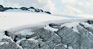 Aufwendige Messverfahren. Der Gletscher im Turtmanntal ist mit Radar- und Lasermessger&auml;ten sowie GPS untersucht worden. 