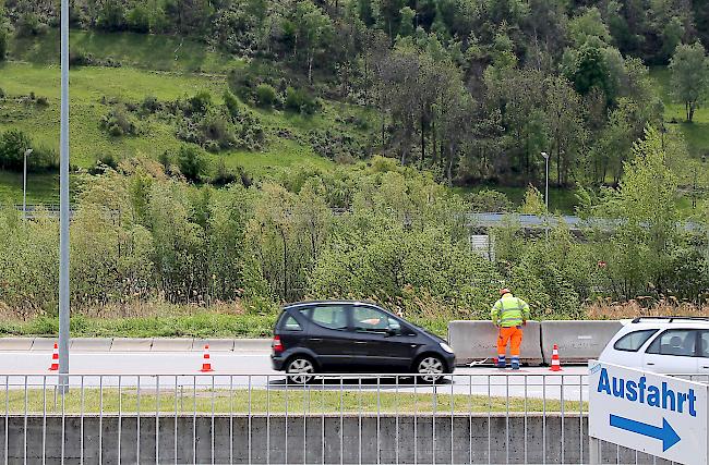 Unterwegs. Ein Grossteil der Walliser Pendler fährt mit dem Auto zur Arbeit (Symbolbild).