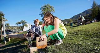 Der Suonen- und Sudelpark in Unterb&auml;ch: Eines von vielen Projekten, das von der Schweizer Berghilfe unterst&uuml;tzt wurde.