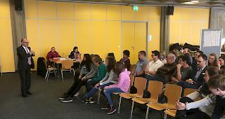 In Zusammenarbeit. Jugendliche sollen mit GaYA besser in den politischen Alltag integriert werden.