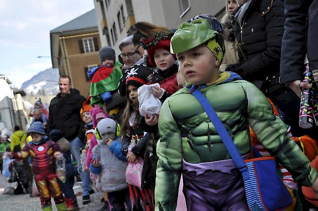 Impression vom Kinderumzug durch die Belalpstrasse in Naters.