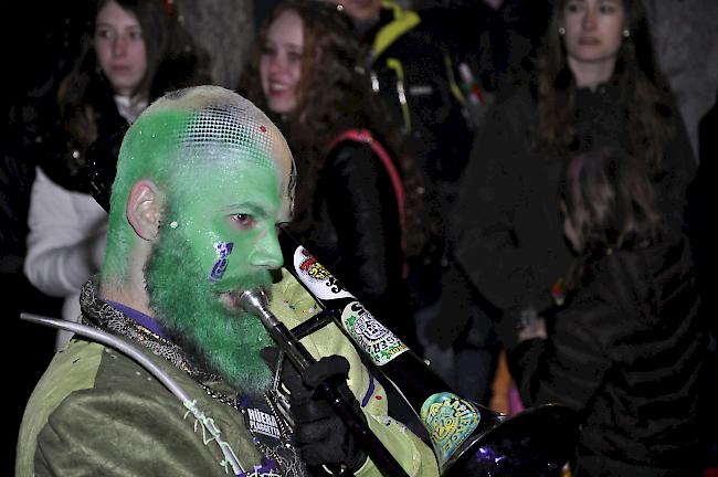 Impression des Umzugs an der Visper Fasnachtseröffnung.