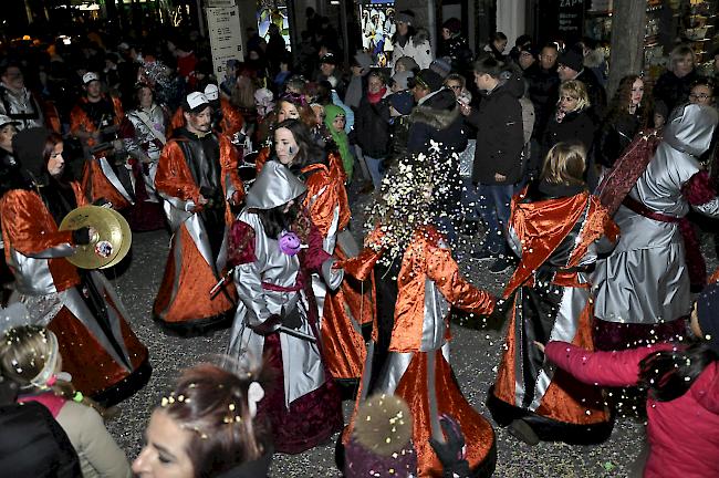 Impression des Umzugs an der Visper Fasnachtseröffnung.